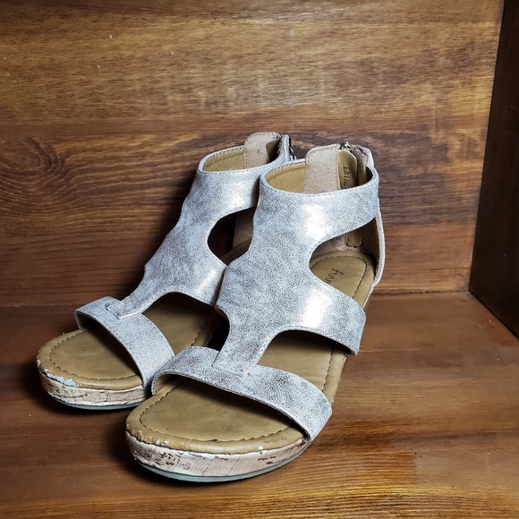 youth wedge sandals